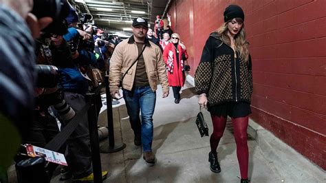 Taylor Swift Arrives At Chiefs Bills Afc Championship In Black Louis Taylor Swift Arrives At Chiefs Bills Afc Championship In Black Louis