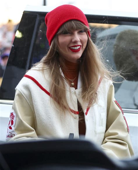 Taylor Swift Arrives In Buffalo For Chiefs Bills Game Taylor Swift Arrives In Buffalo For Chiefs Bills Game